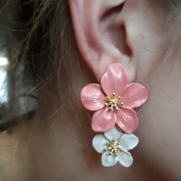 SALE❗️Double Flower Earrings - Picture 5 of 5